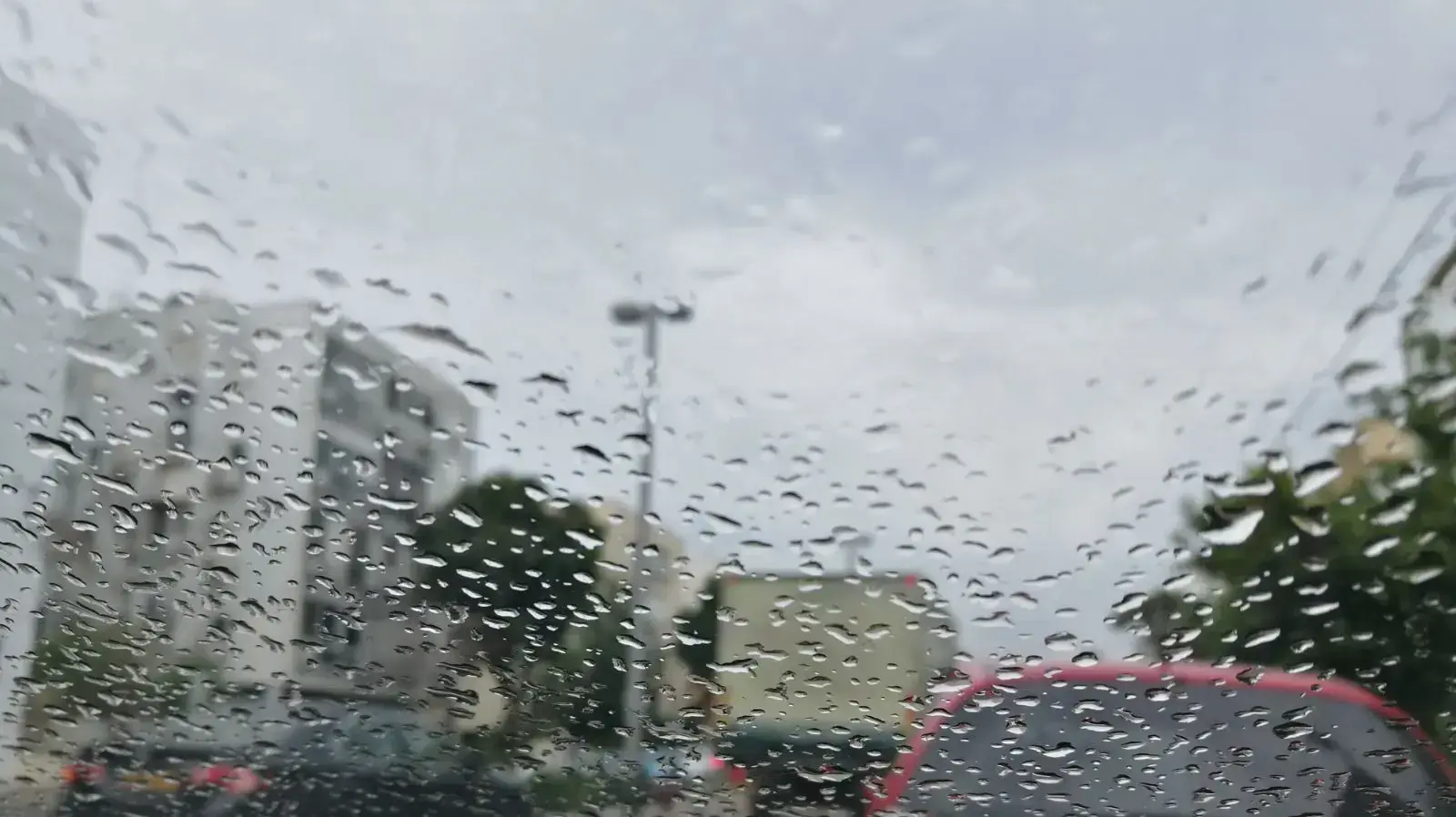 גשם בשמי בתל אביב 1 בינואר 2018 גשם בשמי בתל אביב 1 בינואר 2018