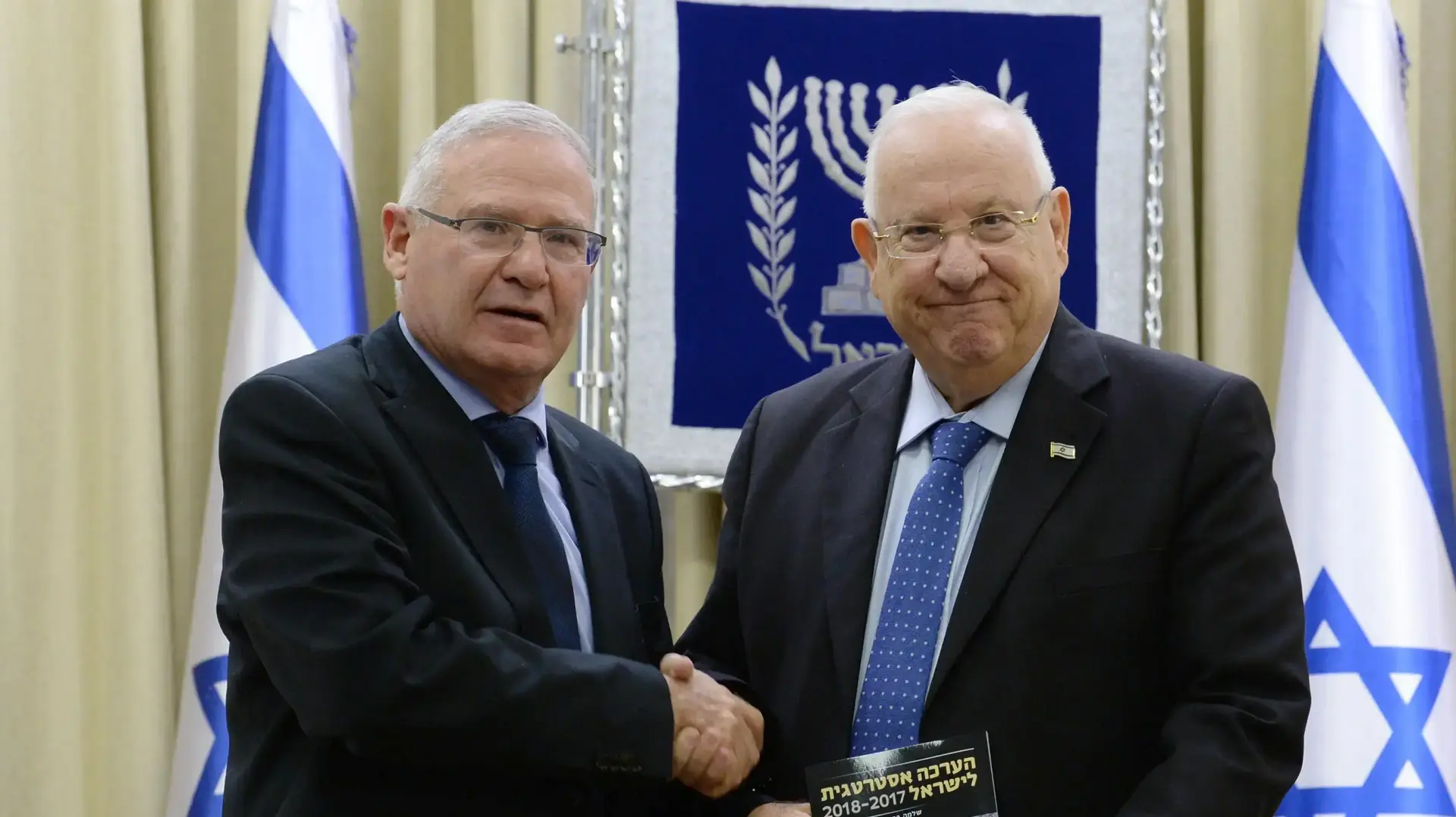 נשיא המדינה, רובי ריבלין, ועמוס ידלין בקבלת ההערכה האסטרטגית של המכון למחקרי ביטחון לאומי (INSS) לשנת 2018, 1 בינואר 2018
