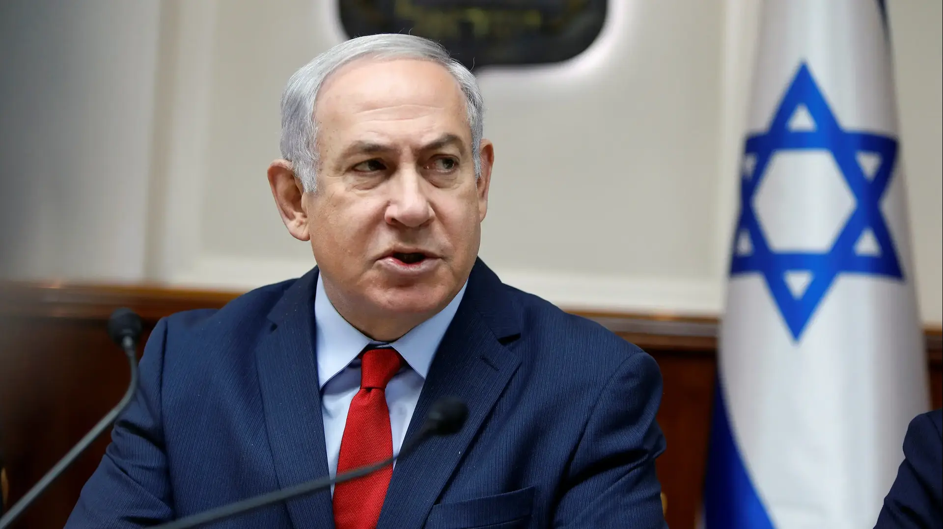 רה"מ ביבי נתניהו במהלך ישיבת הממשלה 31 בדצמבר 2017 רה"מ ביבי נתניהו במהלך ישיבת הממשלה 31 בדצמבר 2017