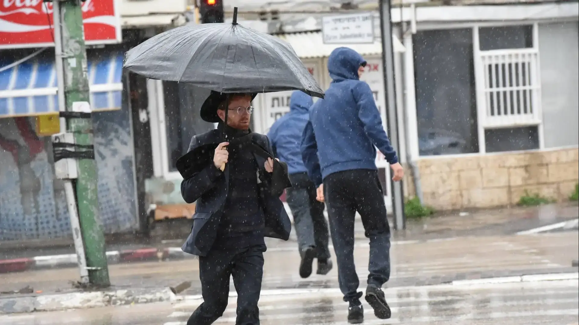 גשם בשמי גוש דן 1 בינואר 2017 גשם בשמי גוש דן 1 בינואר 2017