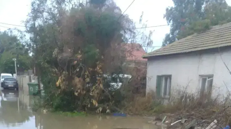הצפות ברחוב צידיקוב(סידיקוב ) בחדרה 5 בינואר 2018 הצפות ברחוב צידיקוב(סידיקוב ) בחדרה 5 בינואר 2018