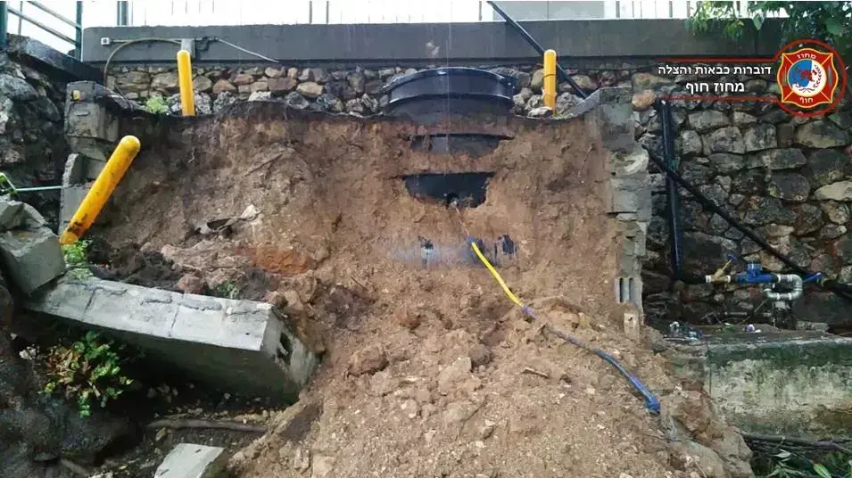 קיר קורס ברחוב אורן בשכונת רוממה החדשה בחיפה קיר קורס ברחוב אורן בשכונת רוממה החדשה בחיפה