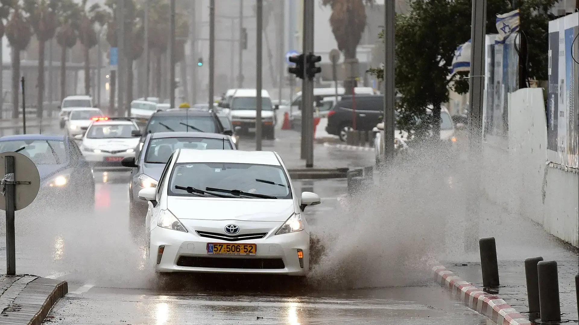 סופה בתל אביב 5 בינואר 2018 סופה בתל אביב 5 בינואר 2018