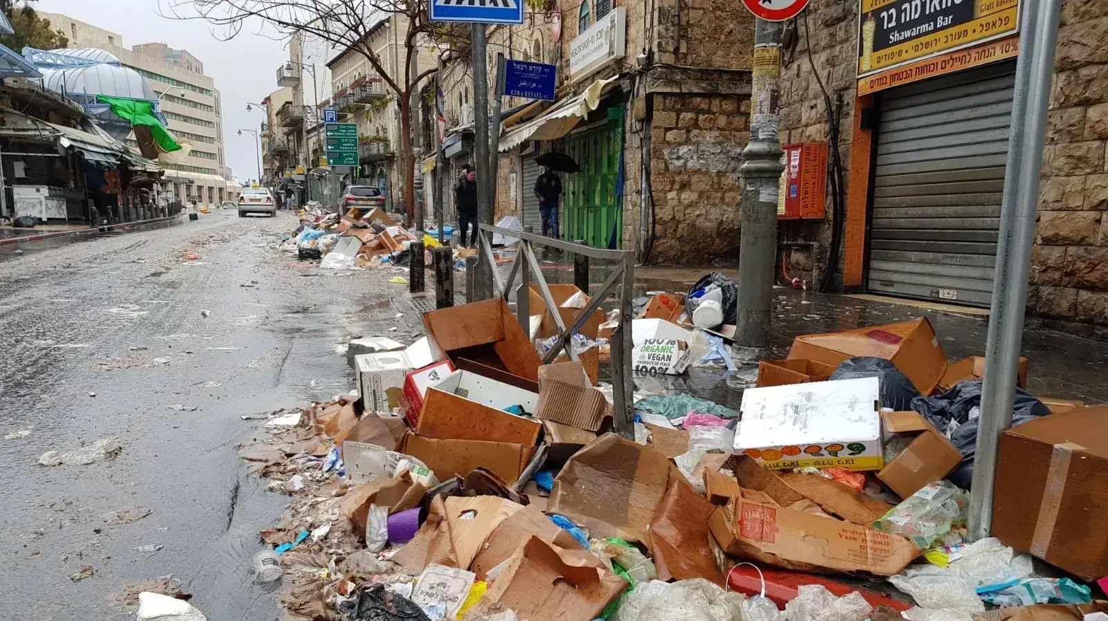 ערימות זבל בירושלים בעקבות שביתת עובדי הנקיון בעיר ונזקי הסערה 5 בינואר 2018 ערימות זבל בירושלים בעקבות שביתת עובדי הנקיון בעיר ונזקי הסערה 5 בינואר 2018