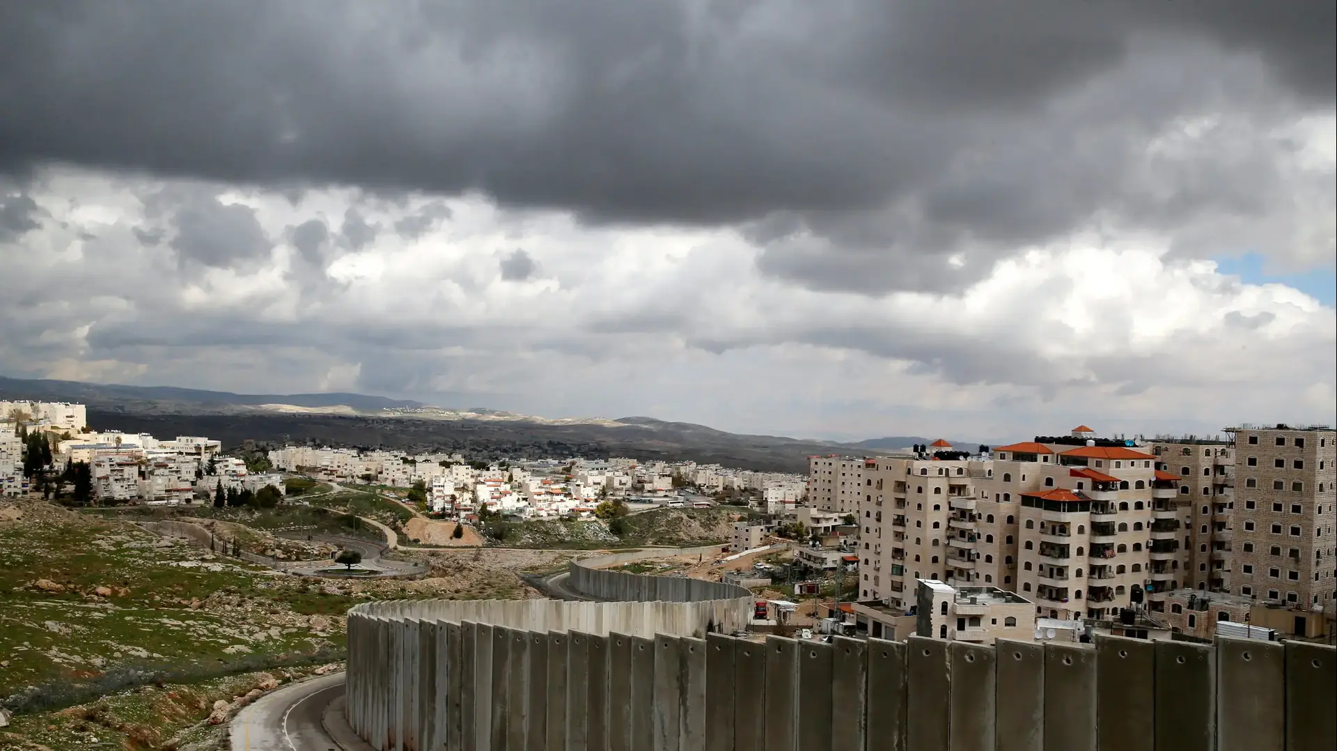 עננים בשמי פסגת זאב ושועפאט שבירושלים. 1 בינואר 2018 עננים בשמי פסגת זאב ושועפאט שבירושלים. 1 בינואר 2018