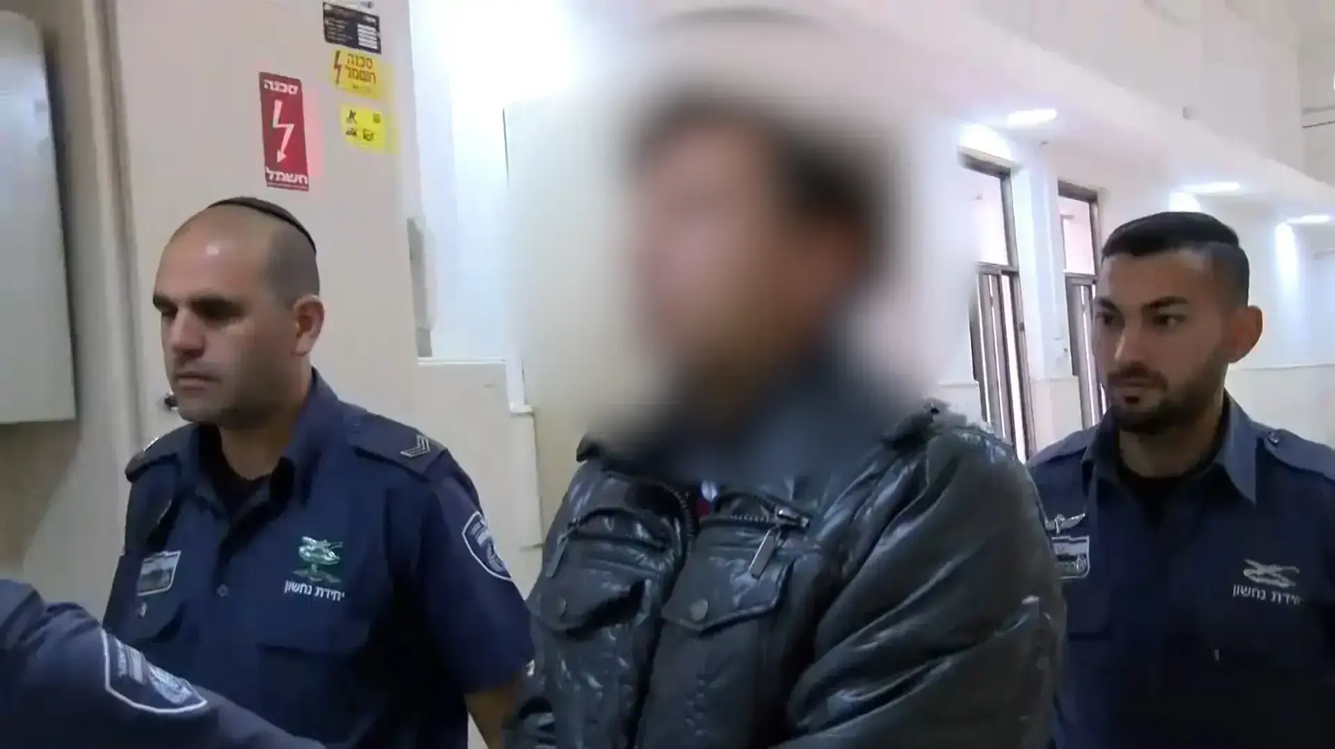 אב נאשם באונס והתעללות מינית בבתו; את האירועים נהג לתעד בתמונות ובוידאו