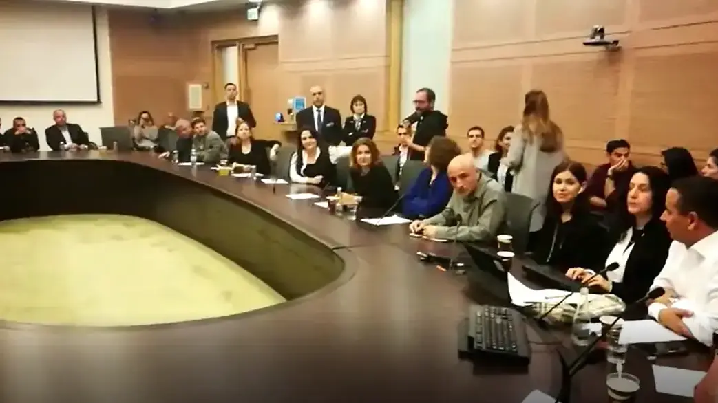 הדיון בוועדת הפנים על הסתייגויות במהלך עצירת ההצבעה על חוק המרכולים, 9 בינואר 2018 הדיון בוועדת הפנים על הסתייגויות במהלך עצירת ההצבעה על חוק המרכולים, 9 בינואר 2018
