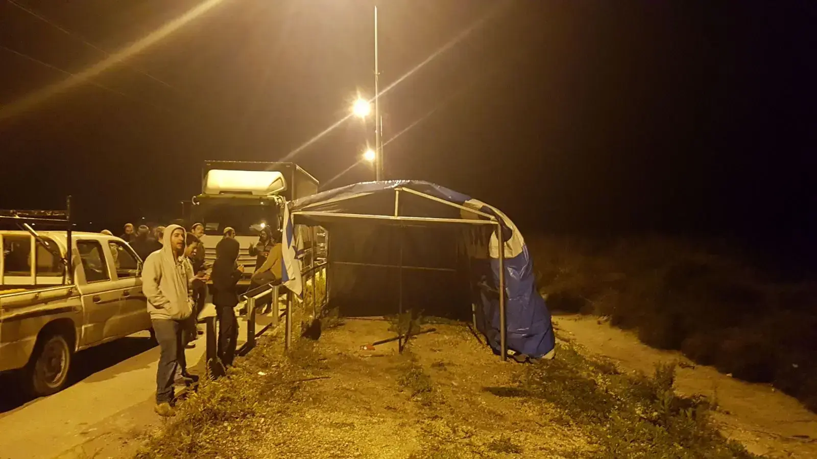 אוהל שהוקם בפיגוע הירי בכביש 60 בשומרון שבו נרצח רזיאל שבח אוהל שהוקם בפיגוע הירי בכביש 60 בשומרון שבו נרצח רזיאל שבח