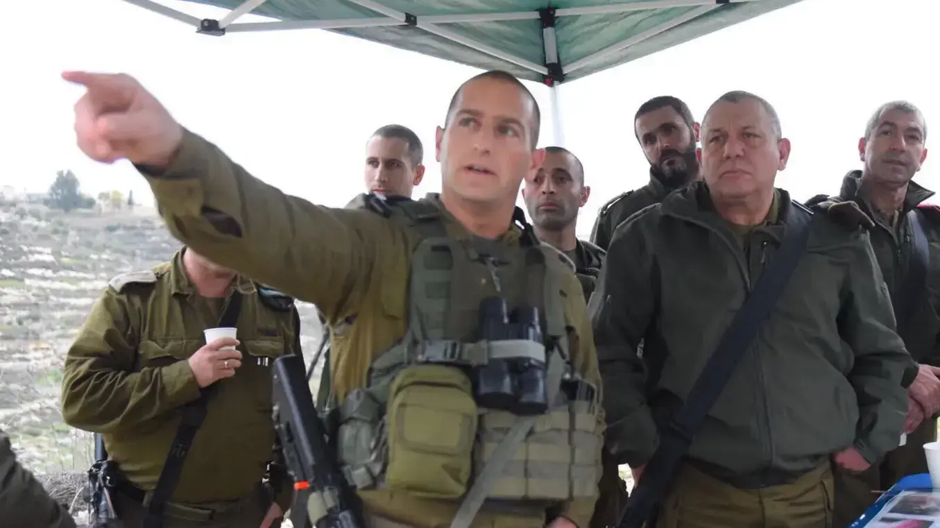 הרמטכ"ל גדי איזנקוט בזירת הפיגוע ליד חוות גלעד הרמטכ"ל גדי איזנקוט בזירת הפיגוע ליד חוות גלעד