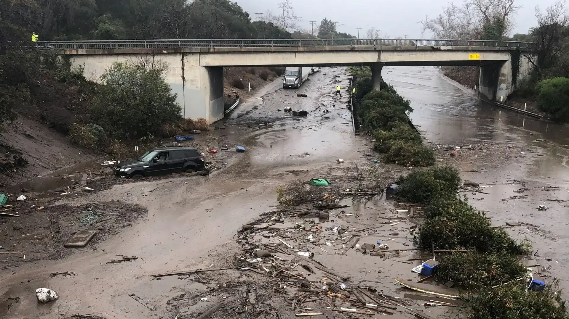 מפולת בוץ בחוף קרפינטריה, קליפורניה, ארה"ב 9 בינואר 2018 מפולת בוץ בחוף קרפינטריה, קליפורניה, ארה"ב 9 בינואר 2018