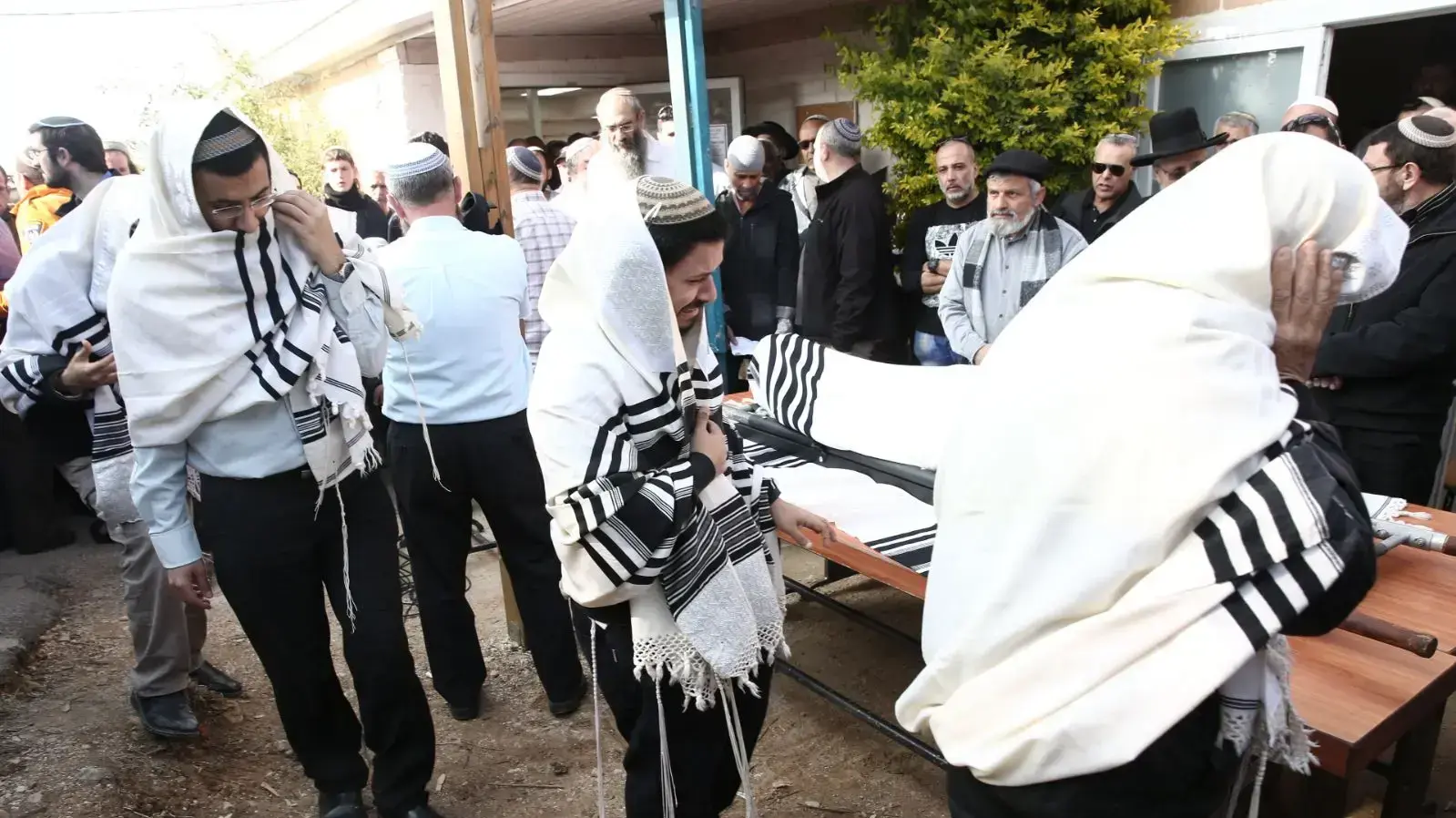 הלווית רזיאל שבח אשר נרצחת בפיגוע הירי בחוות גלעד 10 בינואר 2018 הלווית רזיאל שבח אשר נרצחת בפיגוע הירי בחוות גלעד 10 בינואר 2018