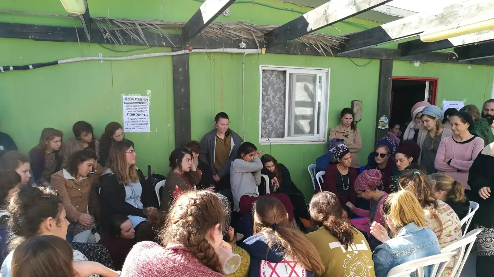 סוכת אבלים מחוץ לביתו של רזיאל שבח בחוות גלעד, 11 בינואר 2018 סוכת אבלים מחוץ לביתו של רזיאל שבח בחוות גלעד, 11 בינואר 2018