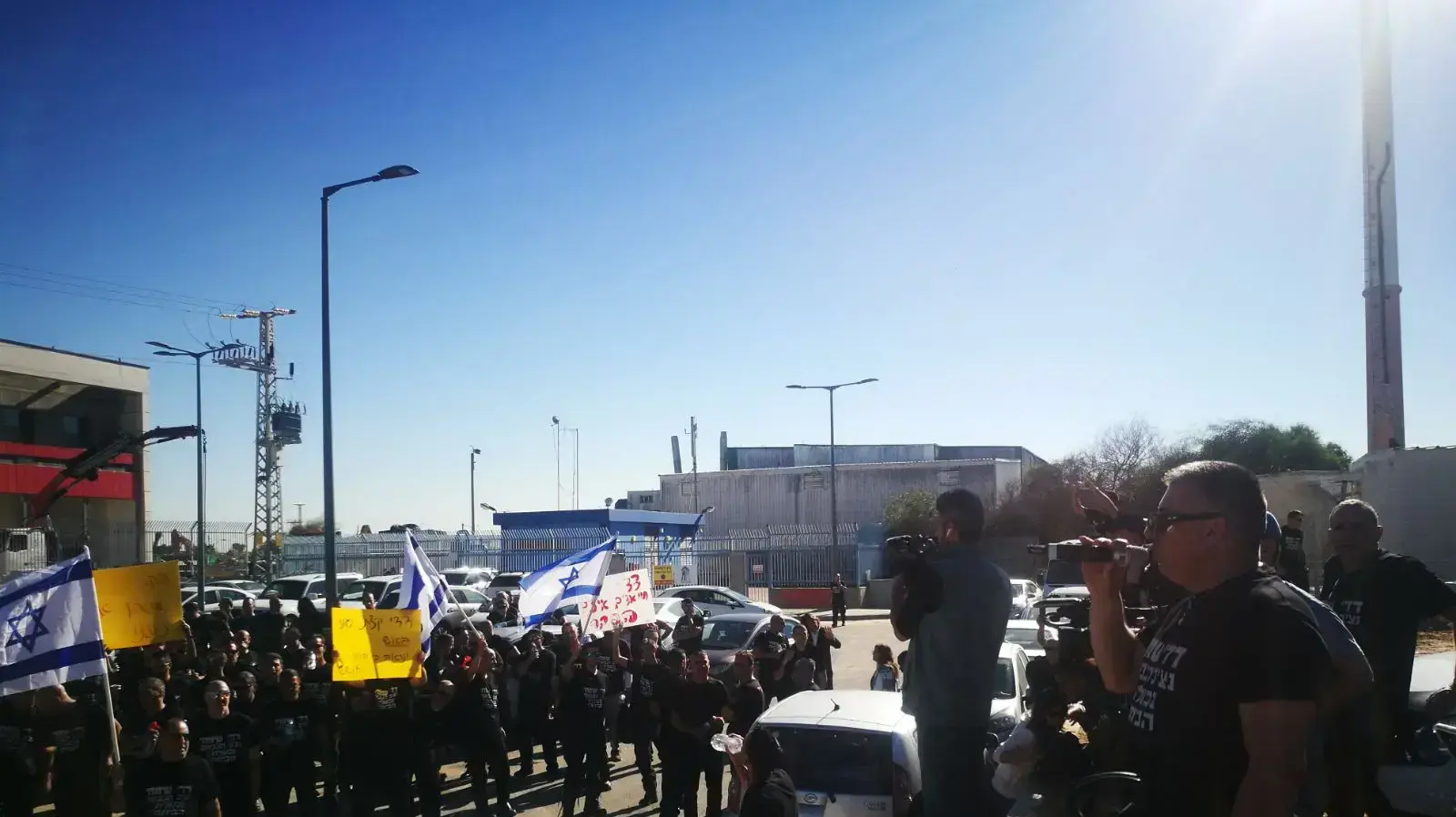הפגנה מול הנציבות הכבאות הראשית, ראשון לציון, 11 בינואר 2018 הפגנה מול הנציבות הכבאות הראשית, ראשון לציון, 11 בינואר 2018