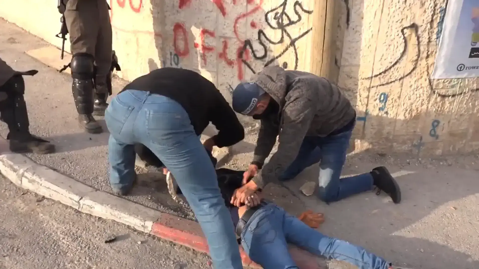 תיעוד מעצר פלסטינים בהפרת סדר על ידי מסתערבים של מג"ב באבו דיס, 13 בינואר 2018 תיעוד מעצר פלסטינים בהפרת סדר על ידי מסתערבים של מג"ב באבו דיס, 13 בינואר 2018