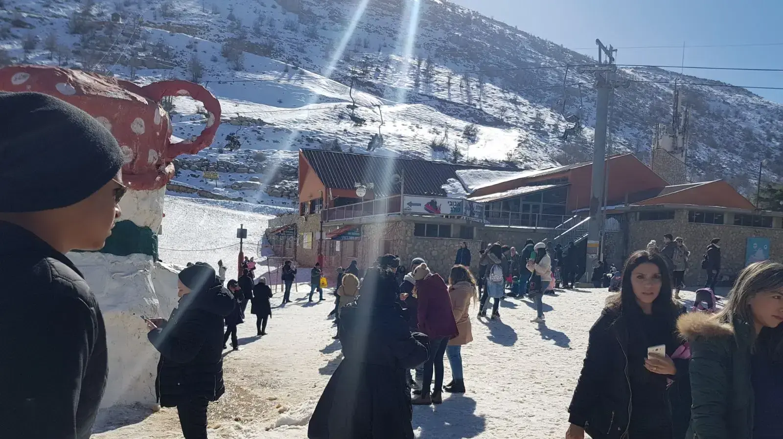 מבקרים באתר החרמון, 13 בינואר 2018 מבקרים באתר החרמון, 13 בינואר 2018