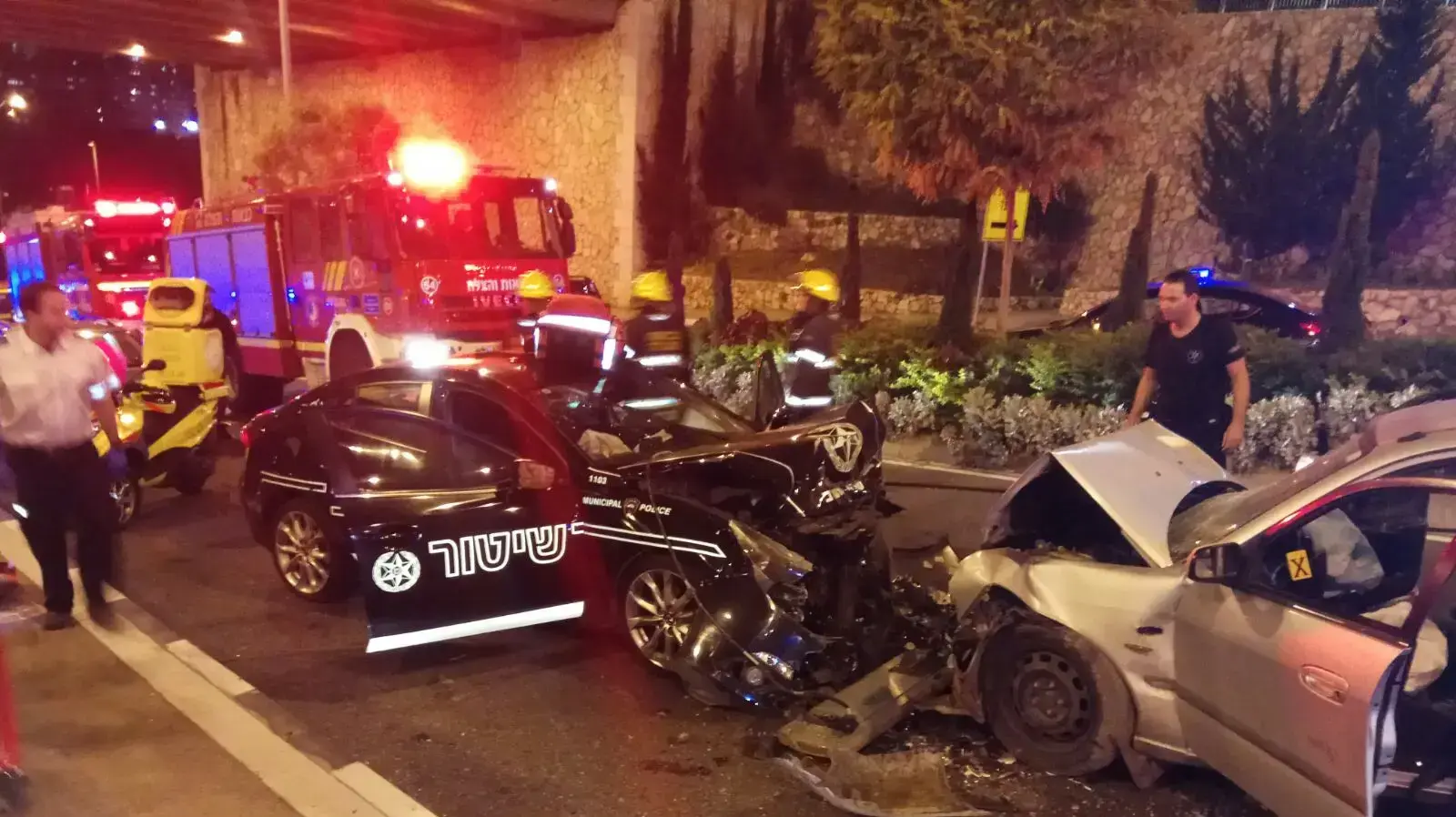 זירת תאונת הדרכים לאחר מרדף משטרתי בדרך נחל הגיבורים, חיפה, 13 בינואר 2018 זירת תאונת הדרכים לאחר מרדף משטרתי בדרך נחל הגיבורים, חיפה, 13 בינואר 2018