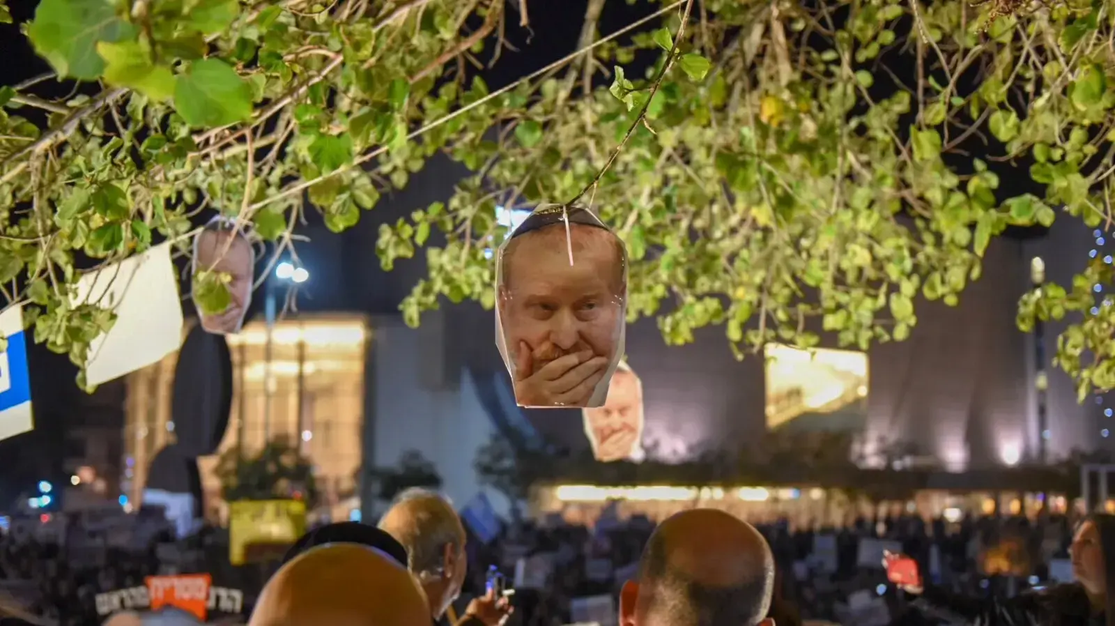מפגינים נגד השחיתות, כיכר הבימה, תל אביב, 13 בינואר 2018
