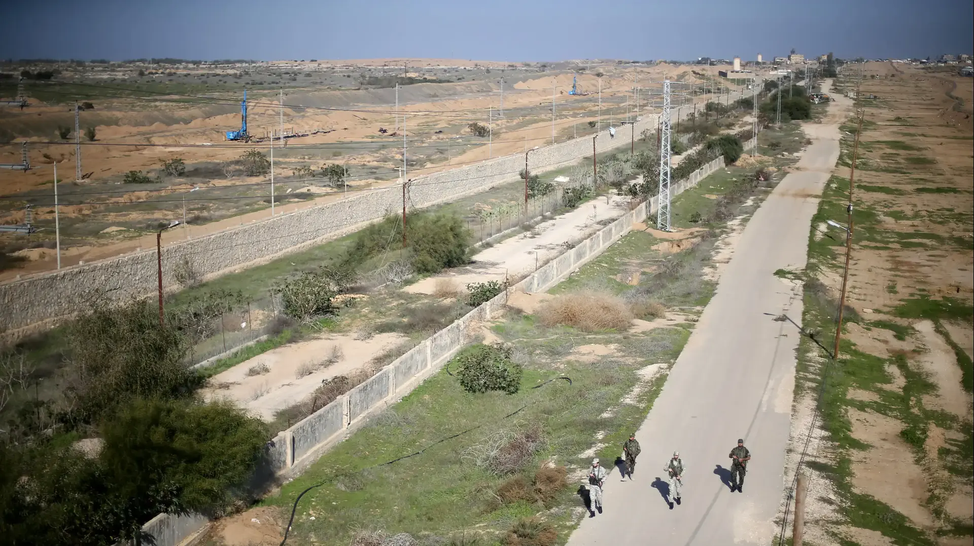 אנשי ביטחון םלסטנים, מעבר כרם שלום, 14 בינואר 2018 אנשי ביטחון םלסטנים, מעבר כרם שלום, 14 בינואר 2018
