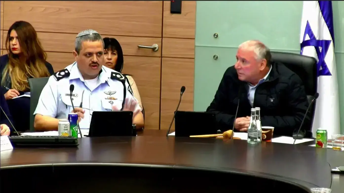 מפכ"ל המשטרה רוני אלשיך ויו"ר הקואליציה דודי אמסלם במהלך ועדת הפנים והגנת הסביבה, כנסת, ירושלים  15 בינואר 2018