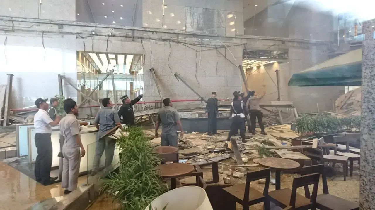 התמוטטות בניין הבורסה בג'קרטה, אינדונזיה 15 בינואר 2018
התמוטטות בניין הבורסה בג'קרטה, אינדונזיה 15 בינואר 2018