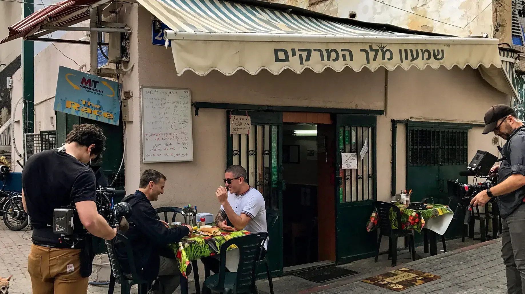 שמישהו יאכיל את פיל בתל אביב שמישהו יאכיל את פיל בתל אביב