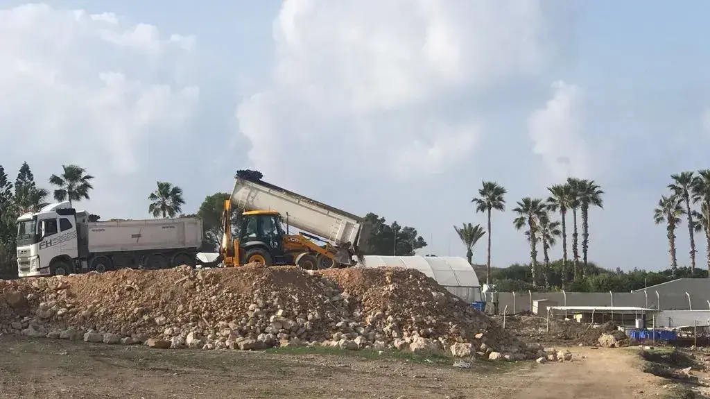 עבודות של עיריית חיפה במקום הכי יפה בעיר, ללא היתר, 16 בינואר 2018 עבודות של עיריית חיפה במקום הכי יפה בעיר, ללא היתר, 16 בינואר 2018