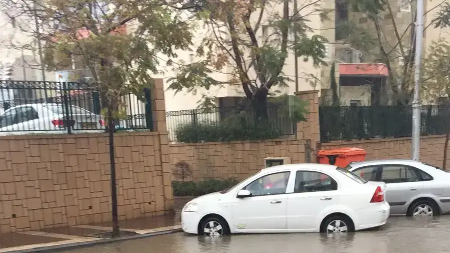 גשם בשדרות ירושלים, אשקלון, 17 בינואר 2018 גשם בשדרות ירושלים, אשקלון, 17 בינואר 2018
