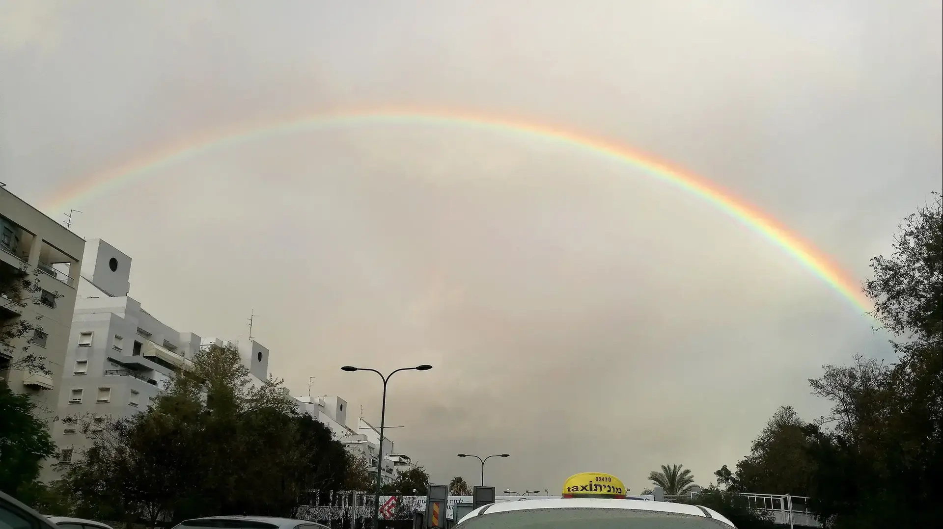 קשת בענן בשמי תל אביב, 17 בינואר 2018 קשת בענן בשמי תל אביב, 17 בינואר 2018