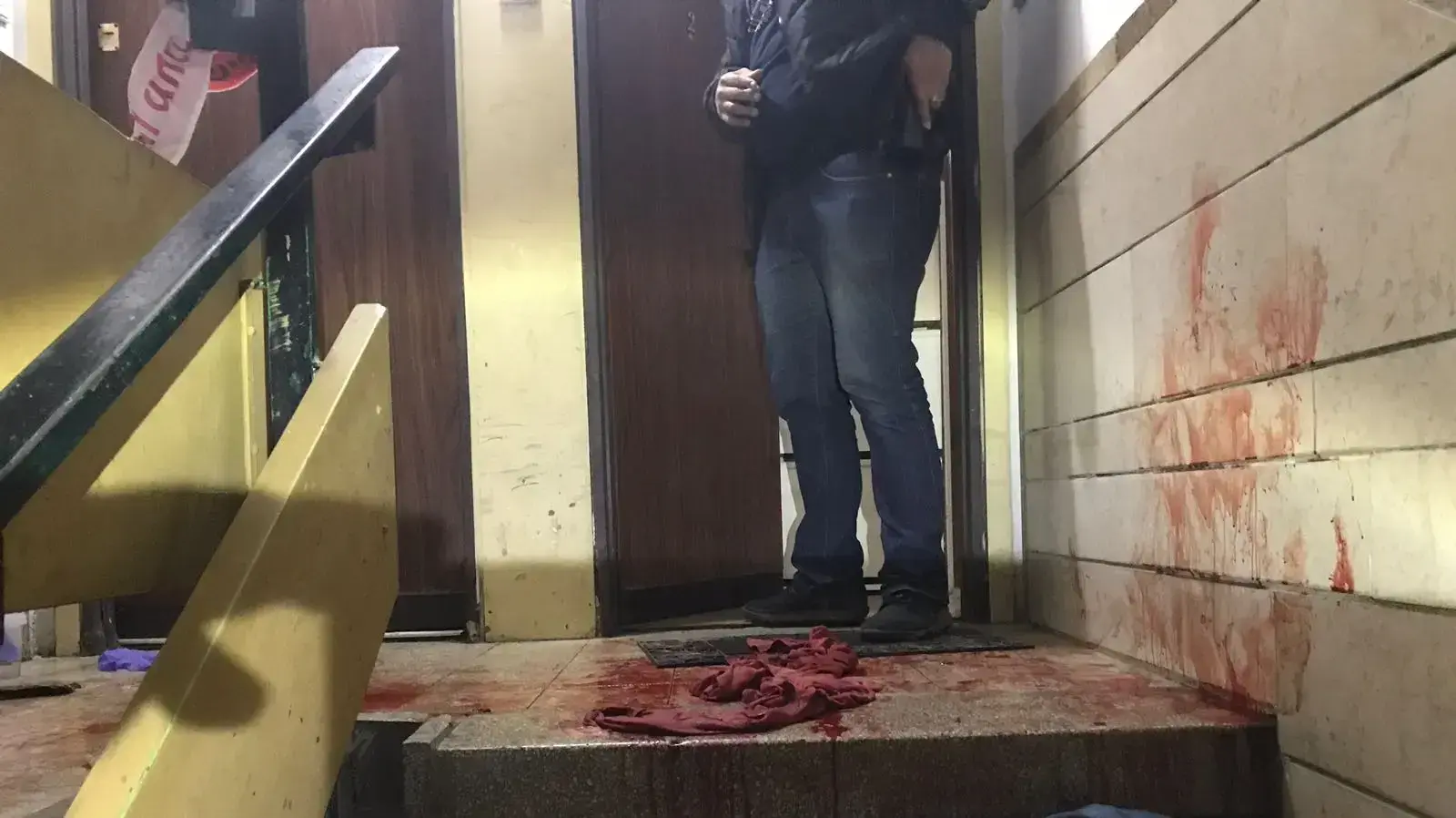 חדר המדרגות שבו נדקר למוות גבר כבן 40 ברחוב האשכול באשדוד חדר המדרגות שבו נדקר למוות גבר כבן 40 ברחוב האשכול באשדוד