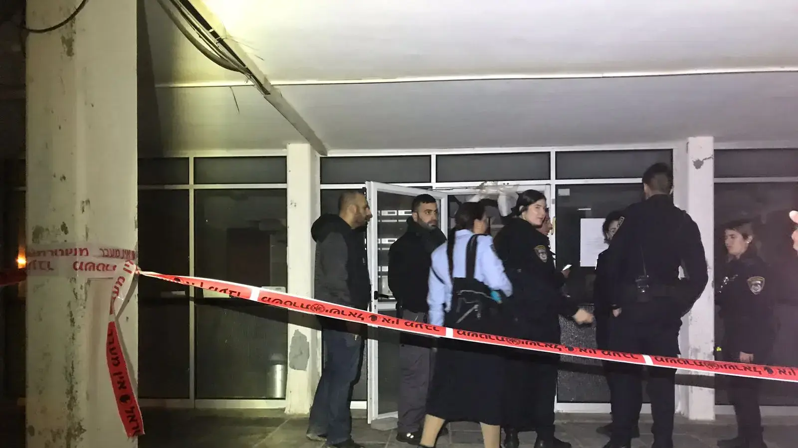 זירת אירוע דקירתו למוות של גבר כבן 40 ברחוב האשכול באשדוד זירת אירוע דקירתו למוות של גבר כבן 40 ברחוב האשכול באשדוד
