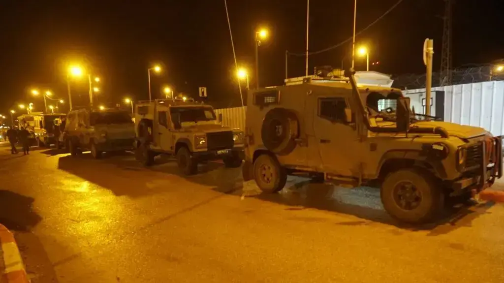 צה"ל מהחטיבה המרחבית "מנשה", שב"כ ומשטרת ישראל במבצע לאיתור חשודים בביצוע פיגוע הירי סמוך לחוות גלעד ב9 בינואר, בו נרצח הרב רזיאל שבח ז"ל' 18 בינואר 2018 צה"ל מהחטיבה המרחבית "מנשה", שב"כ ומשטרת ישראל במבצע לאיתור חשודים בביצוע פיגוע הירי סמוך לחוות גלעד ב9 בינואר, בו נרצח הרב רזיאל שבח ז"ל' 18 בינואר 2018
