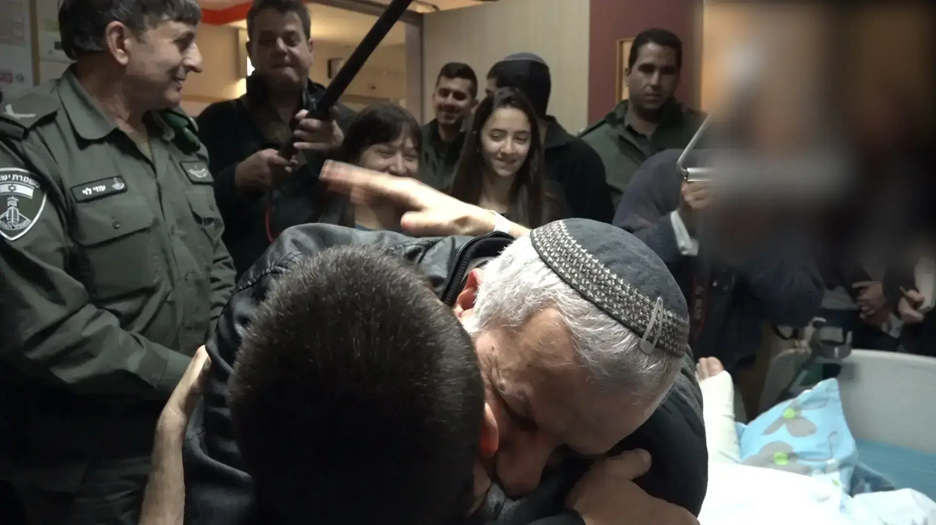 משפחתו של הרב רזיאל שבח ז"ל, שנרצח בפיגוע הירי בסמוך לחוות גלעד, הגיעה לבקר את לוחמי יחידת הימ"מ 18 בינאור משפחתו של הרב רזיאל שבח ז"ל, שנרצח בפיגוע הירי בסמוך לחוות גלעד, הגיעה לבקר את לוחמי יחידת הימ"מ 18 בינאור