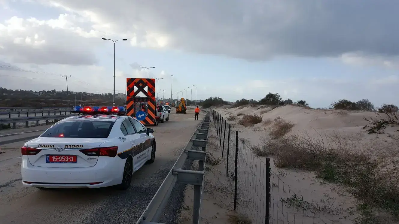 כביש 2 לדרום נחסם לתנועה במחלף ינאי בעקבות סחף על הכביש, 19 בינואר 2018 כביש 2 לדרום נחסם לתנועה במחלף ינאי בעקבות סחף על הכביש, 19 בינואר 2018