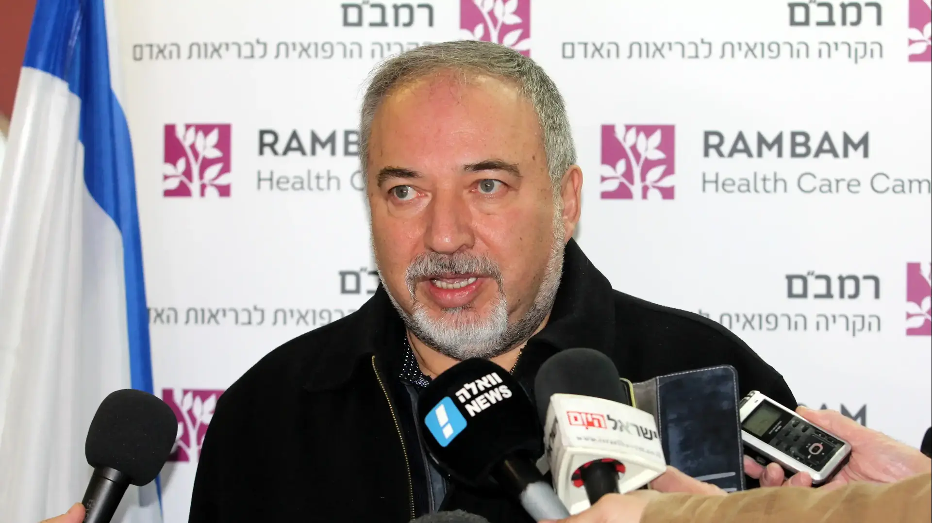 ליברמן מבקר את לוחמי הימ"מ הפצועים בבית החולים רמב"ם, 19 בינואר 2018 ליברמן מבקר את לוחמי הימ"מ הפצועים בבית החולים רמב"ם, 19 בינואר 2018