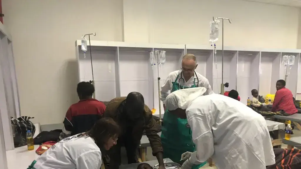 חברי משלחת רופאים מבית החולים שיבא בלוסקה בירת זמביה חברי משלחת רופאים מבית החולים שיבא בלוסקה בירת זמביה
