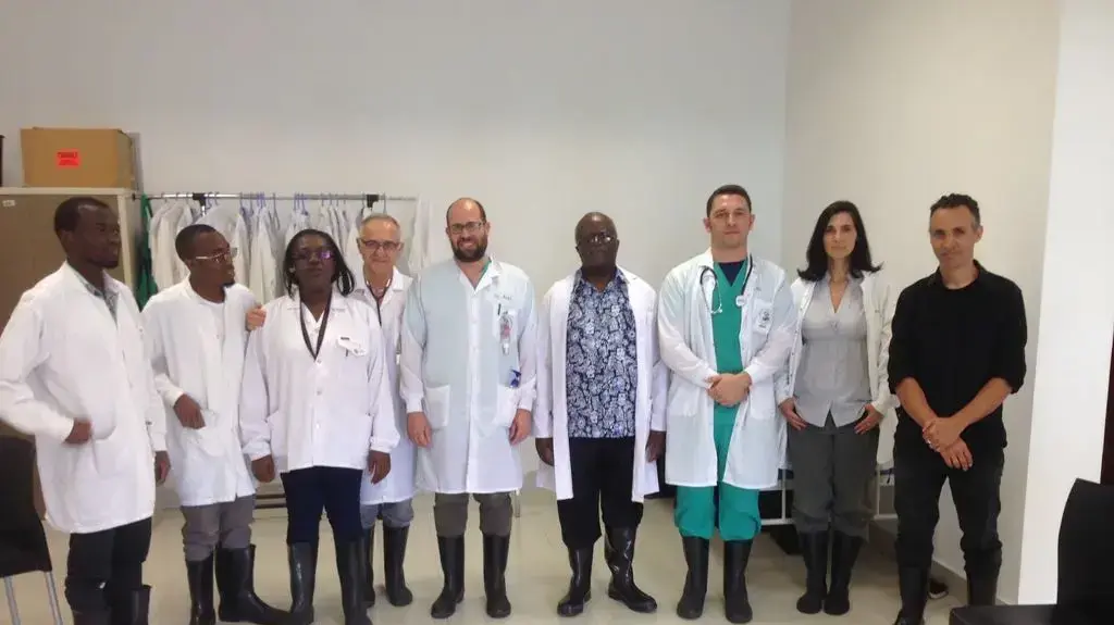 חברי משלחת רופאים מבית החולים שיבא בלוסקה בירת זמביה חברי משלחת רופאים מבית החולים שיבא בלוסקה בירת זמביה