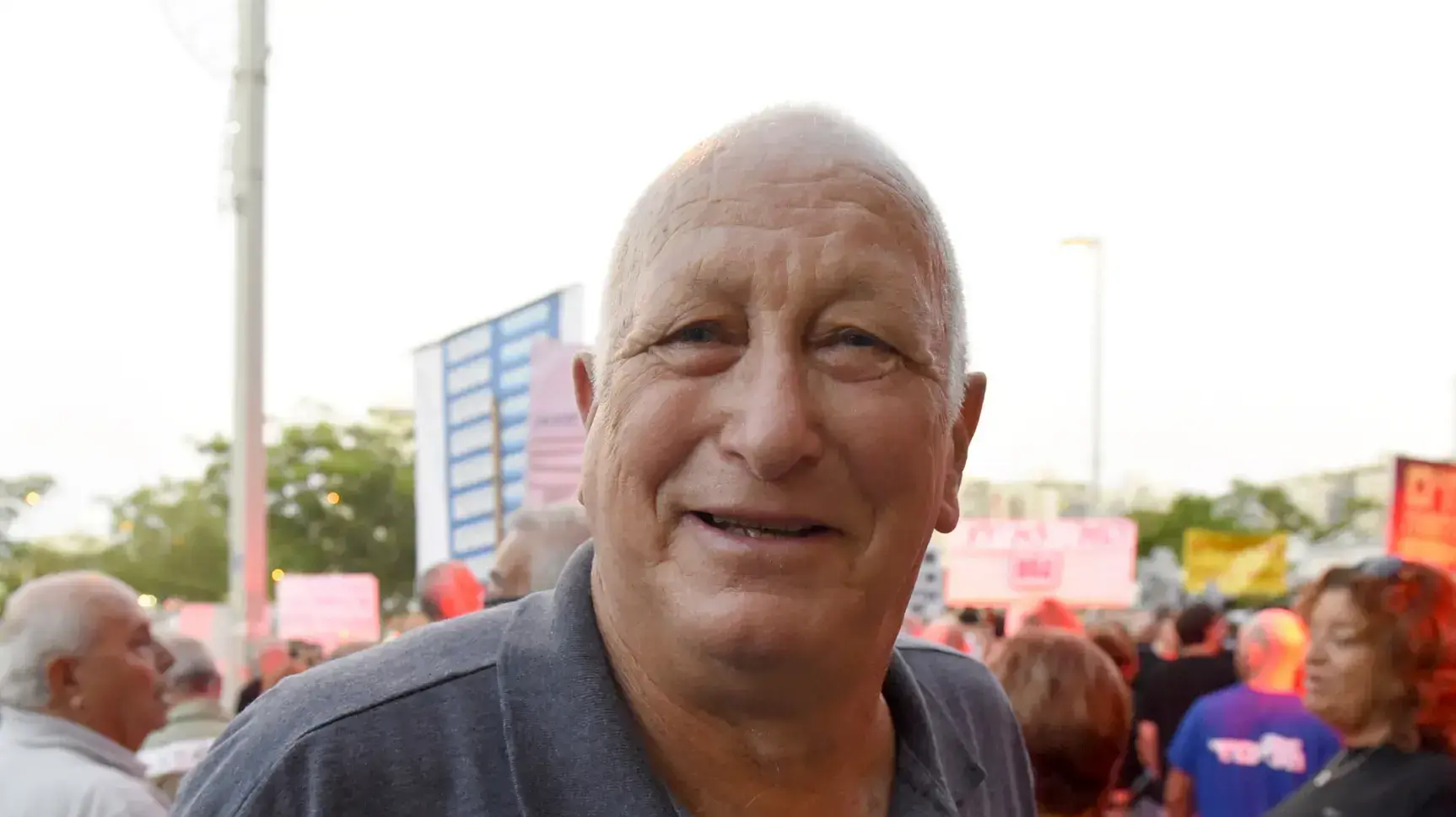 אלוף במיל' דורון רובין בהפגנה נגד השחיתות בפתח תקווה, 5 באוגוסט 2018 אלוף במיל' דורון רובין בהפגנה נגד השחיתות בפתח תקווה, 5 באוגוסט 2018