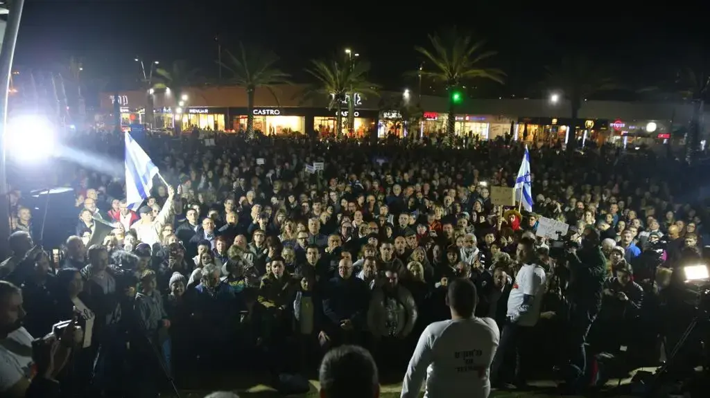 הפגנה באשדוד על פתיחת עסקים בשבת, אשדוד, 20 בינואר 2018 הפגנה באשדוד על פתיחת עסקים בשבת, אשדוד, 20 בינואר 2018