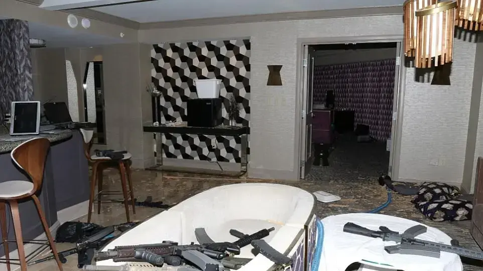 החדר במלון בלאס וגאס ששימש לטבח שביצע סטיבן פאדוק, אוקטובר 2017 החדר במלון בלאס וגאס ששימש לטבח שביצע סטיבן פאדוק, אוקטובר 2017