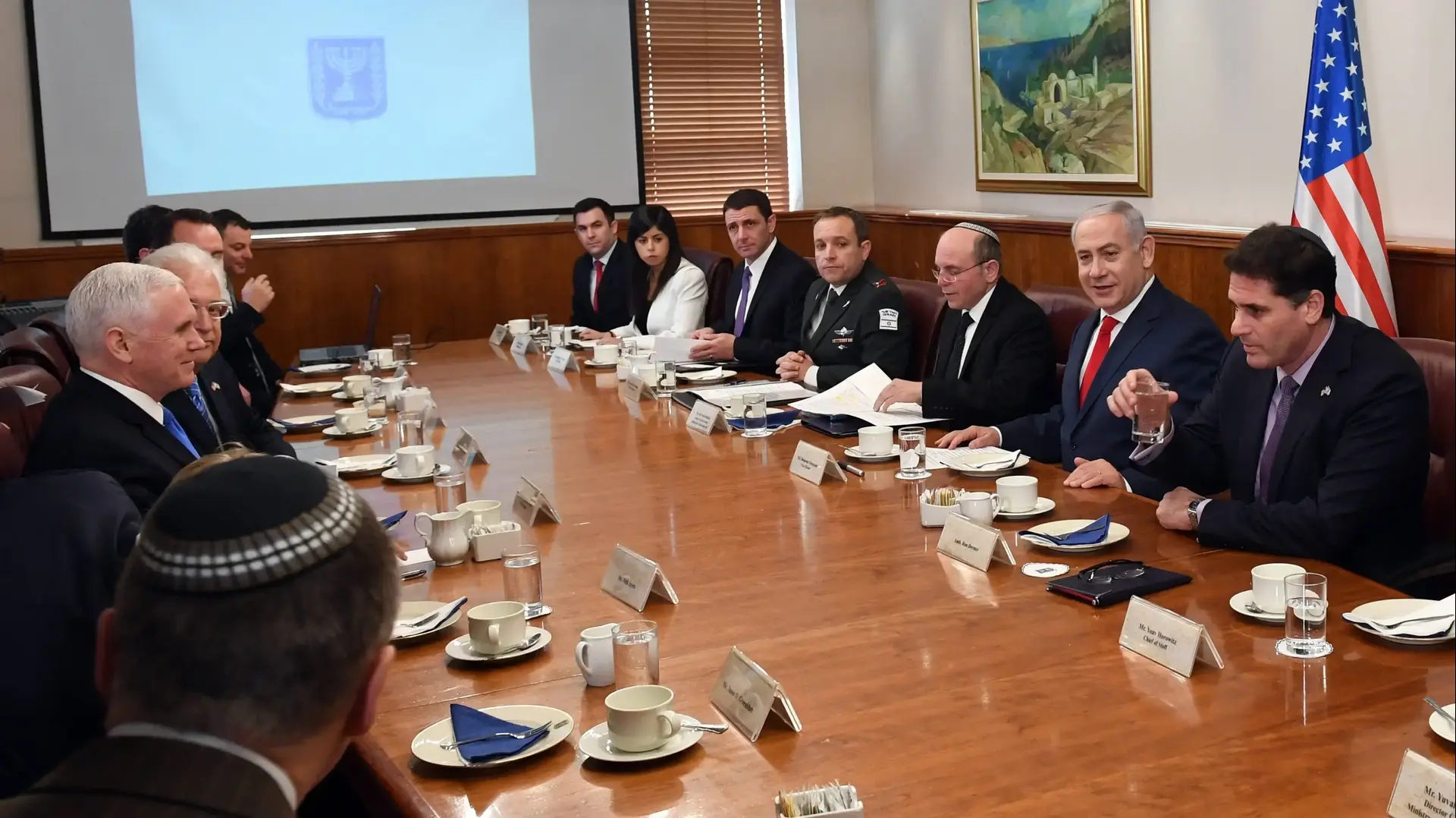 ראש הממשלה בנימין נתניהו עם סגן נשיא ארה"ב מייק פנס במשרד רה"מ, ירושים, 22 בינואר 2018 ראש הממשלה בנימין נתניהו עם סגן נשיא ארה"ב מייק פנס במשרד רה"מ, ירושים, 22 בינואר 2018