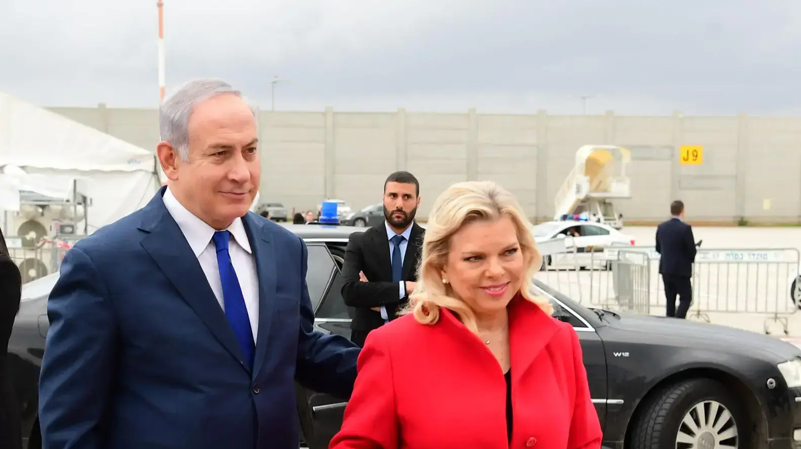 ראש הממשלה בנימין נתניהו ורעייתו שרה ממריאים לדאבוס, שוויץ 23 בינאור 2018 ראש הממשלה בנימין נתניהו ורעייתו שרה ממריאים לדאבוס, שוויץ 23 בינאור 2018