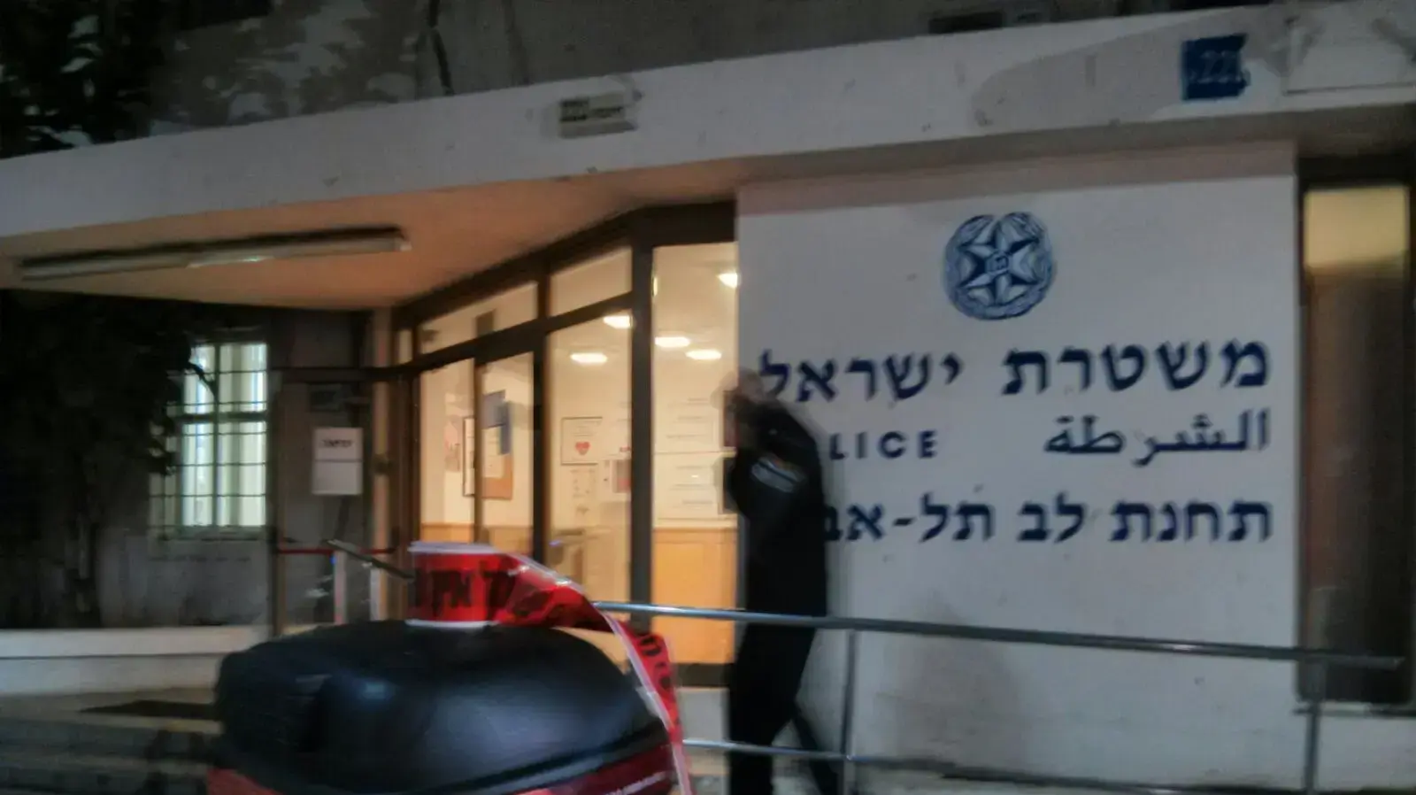 רימון הלם אל עבר תחנת משטרה ברח' דיזינגוף בת"א 23 בינואר 2018 רימון הלם אל עבר תחנת משטרה ברח' דיזינגוף בת"א 23 בינואר 2018