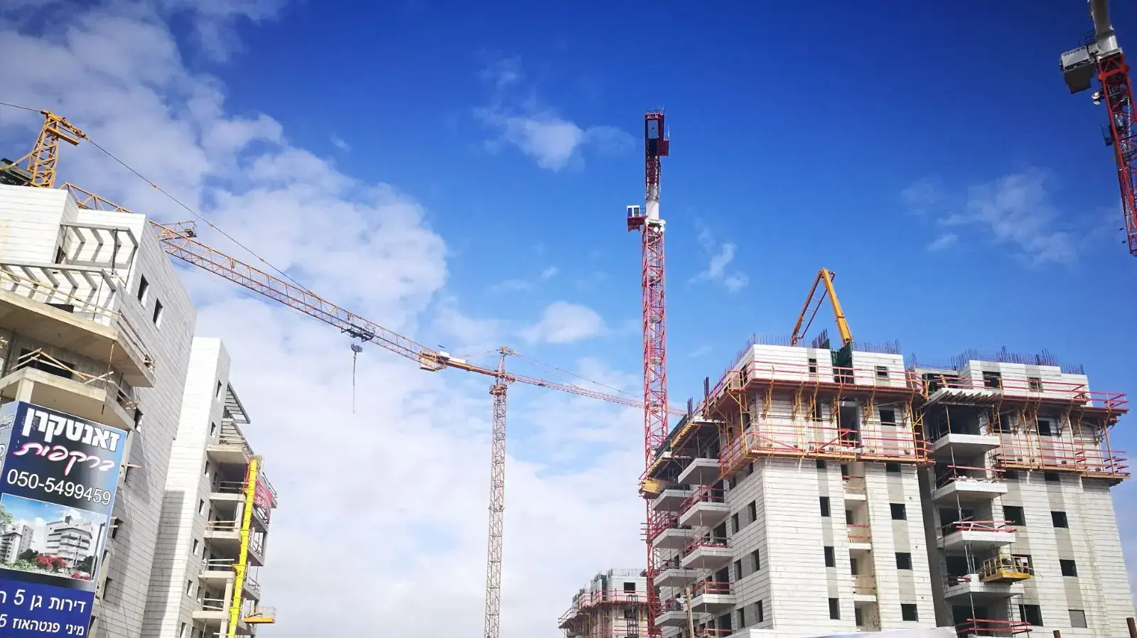 הילה ציאון בסיור עיתונאים באתרי מחיר למשתכן בראשון לציון, שדרות ואופקים