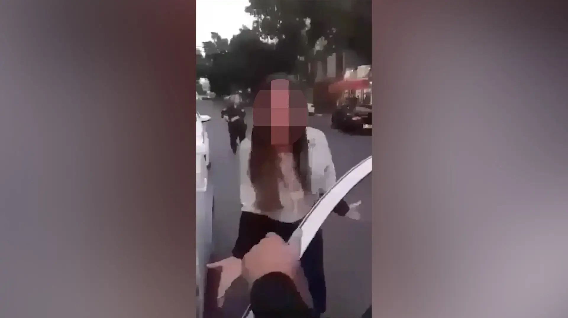 אישה צעקה על שוטרים, בני ברק, 22 בינואר 2018 אישה צעקה על שוטרים, בני ברק, 22 בינואר 2018