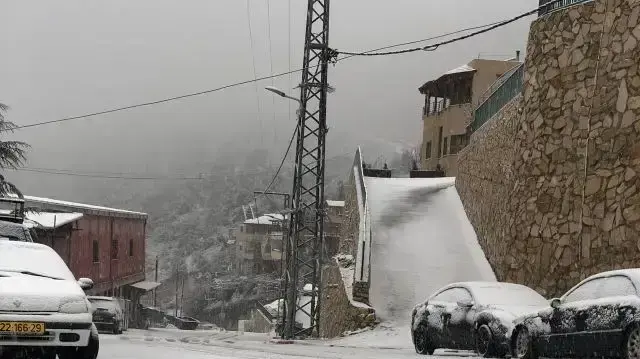 שלג בבית ג'אן שלג בבית ג'אן
