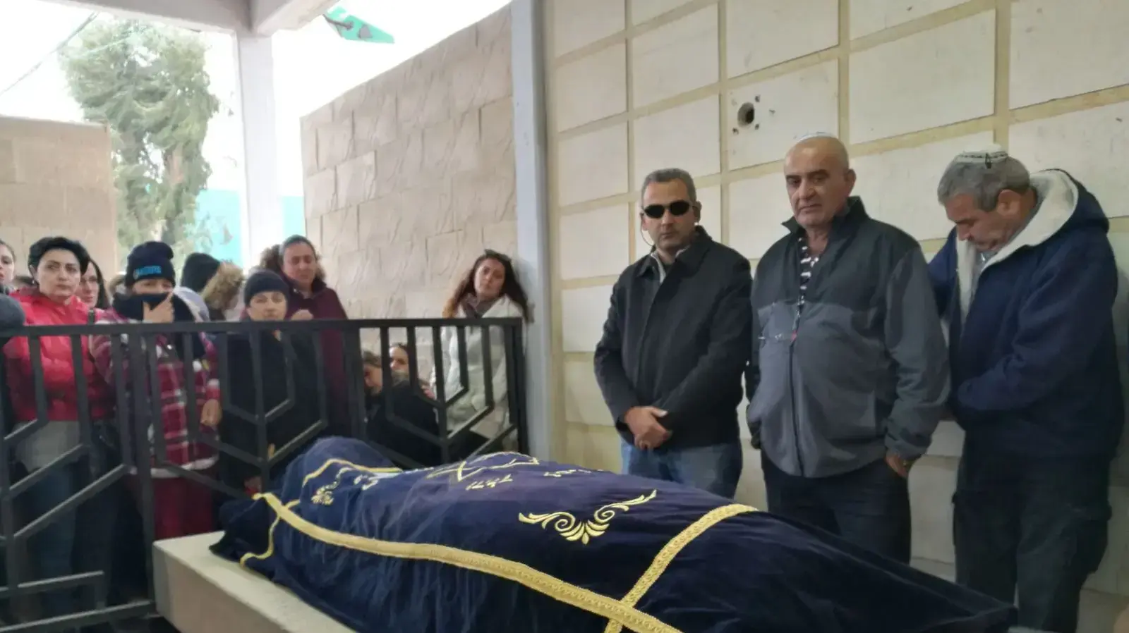הלוויתו של דקל שגב שמת מהיפותרמיה לאחר שחולץ מנחל זוויתן, ינואר 2018 הלוויתו של דקל שגב שמת מהיפותרמיה לאחר שחולץ מנחל זוויתן, ינואר 2018