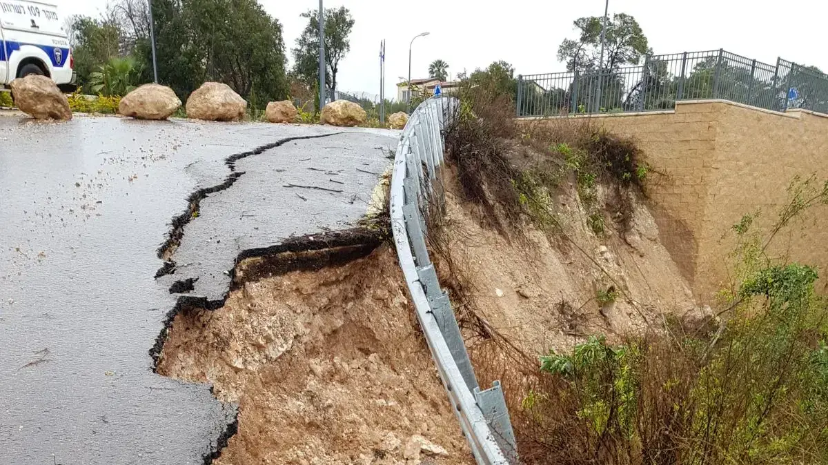 שיבושים באספקת המים ליישובים בכרמל עקב היסחפות קו מים ראשי שיבושים באספקת המים ליישובים בכרמל עקב היסחפות קו מים ראשי