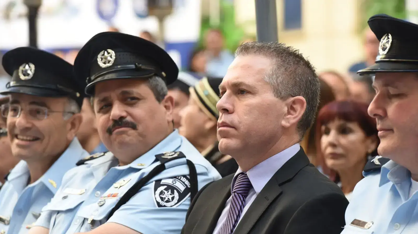 מפכ"ל המשטרה רוני אלשיך והשר לביטחון פנים גלעד ארדן בטקס החלפת מפקדים במחוז תל אביב 1 פברואר 2018 מפכ"ל המשטרה רוני אלשיך והשר לביטחון פנים גלעד ארדן בטקס החלפת מפקדים במחוז תל אביב 1 פברואר 2018