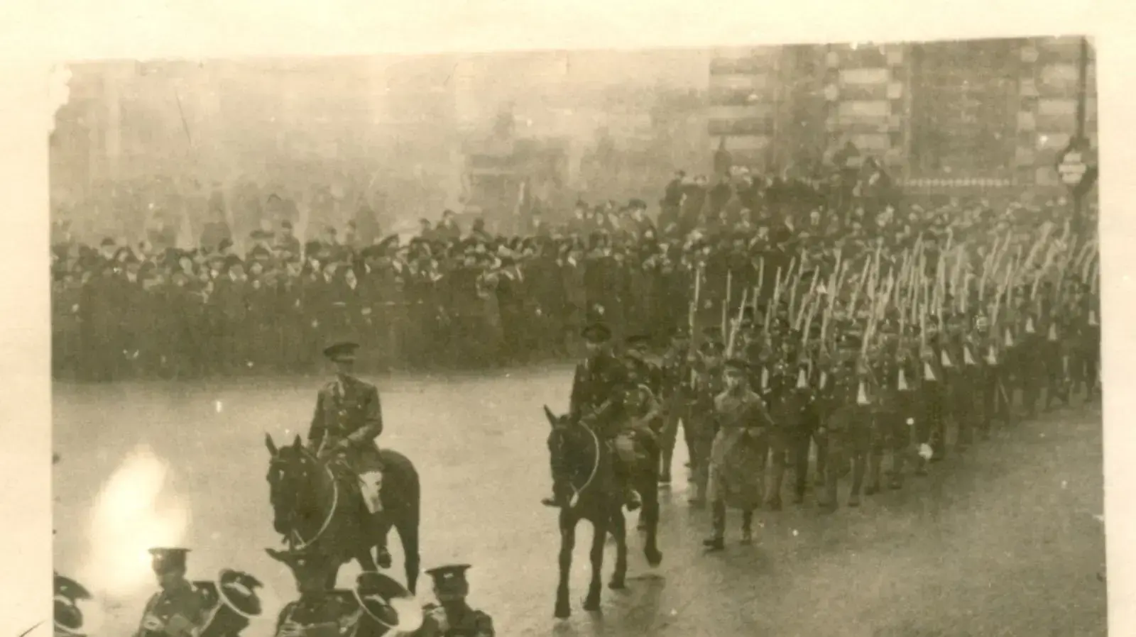 מצעד הגדוד העברי ברחובות לונדון בשנת 1918