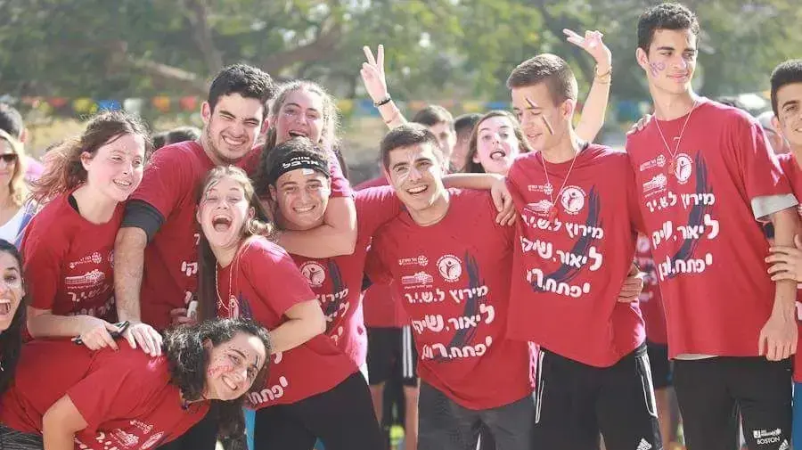 תלמידי התיכון מהוד השרון רצים לזכר הבוגרים שנפלו תלמידי התיכון מהוד השרון רצים לזכר הבוגרים שנפלו